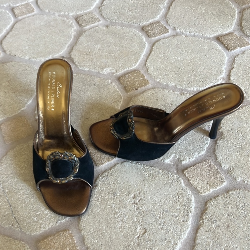 Authentic Donald j Plunber couture slip ons